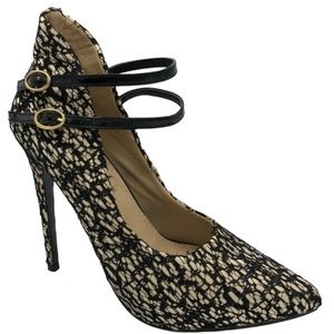 “Liliana” Gold covered in black lace Stiletto’s
